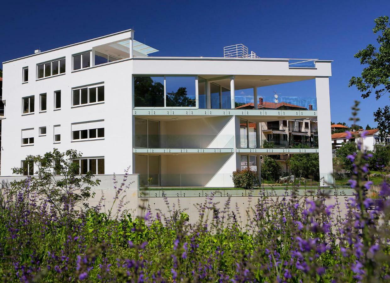 Modern Apartment Near The Sea Ičići Eksteriør billede